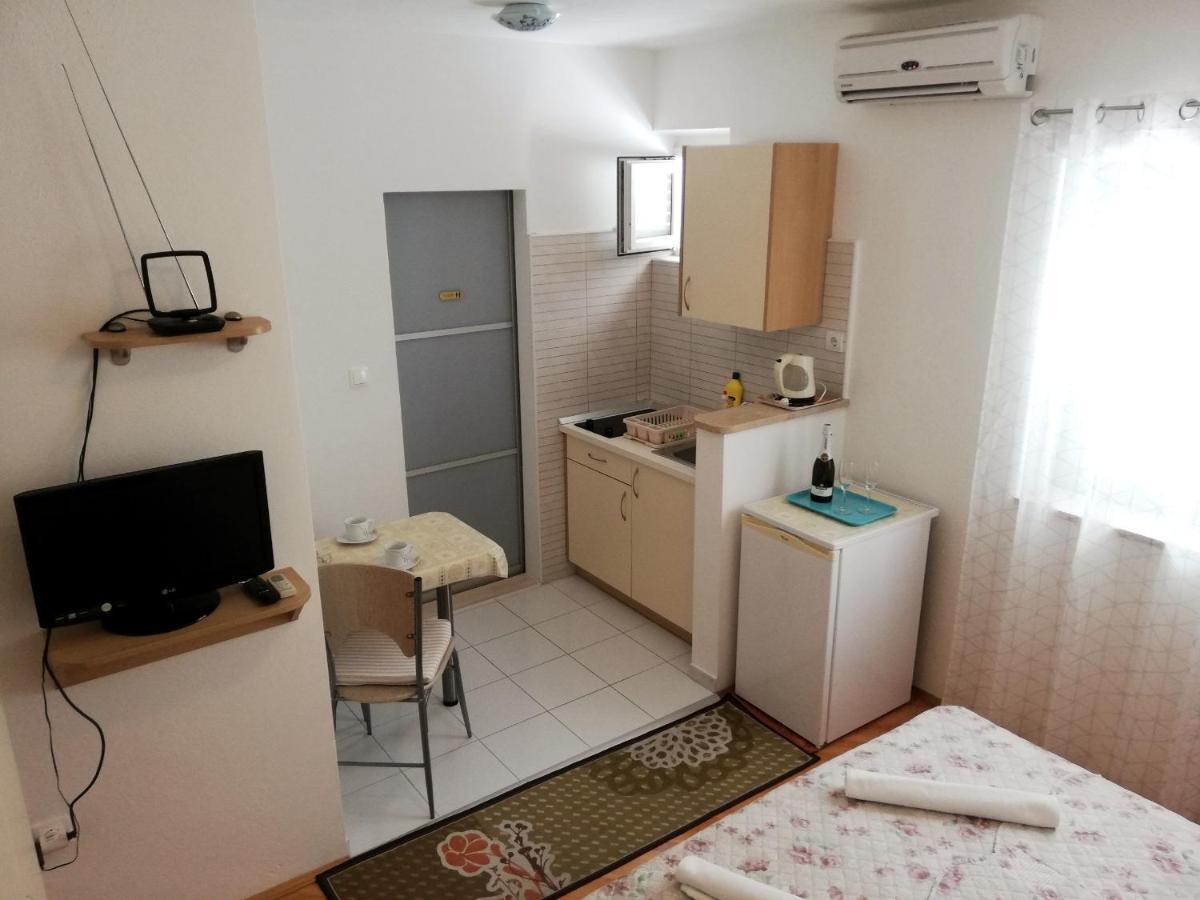 Apartments Aniko Saric Tučepi Exterior foto